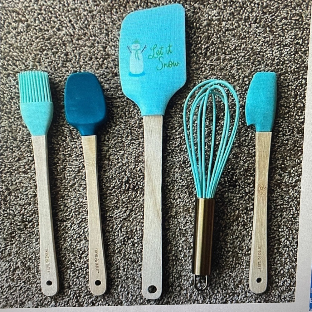 Five piece baking set cooking utensils (let it snow)
